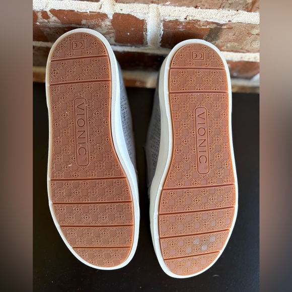 VIONIC Kimmie Perf Gray Suede Sneakers Slip On Sneakers Size 10 - Picture 13 of 13